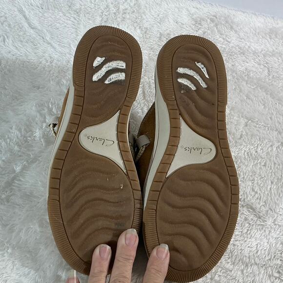 Clarks Cloudsteppers Suede Beige Mule Slip On Size 6 Womens Excellent - Picture 4 of 7